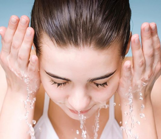 Top 5 sữa rửa mặt trị mụn được săn lùng nhất 2019