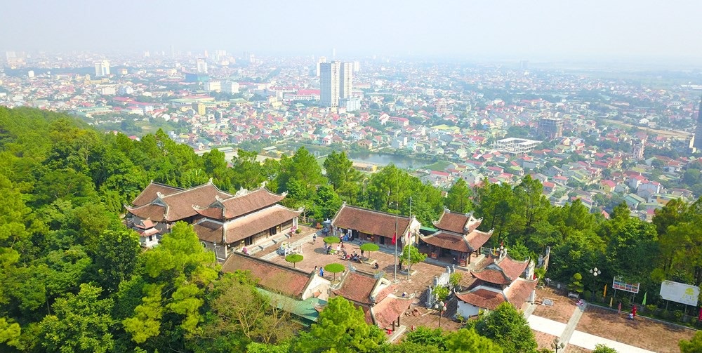 Điểm nhấn du lịch thành phố Vinh: Núi Quyết_ đền thờ vua Quang Trung.