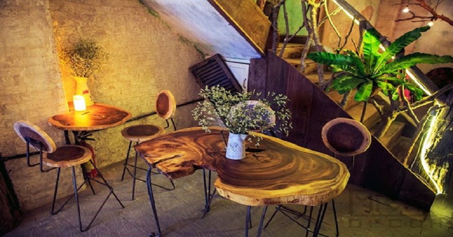 Michio Cafe được thiết kế đơn giản với chất liệu chủ yếu từ gỗ 