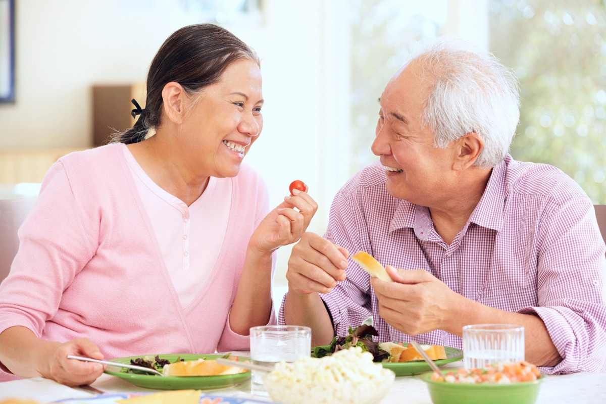 Chế độ dinh dưỡng rất quan trọng với người cao tuổi