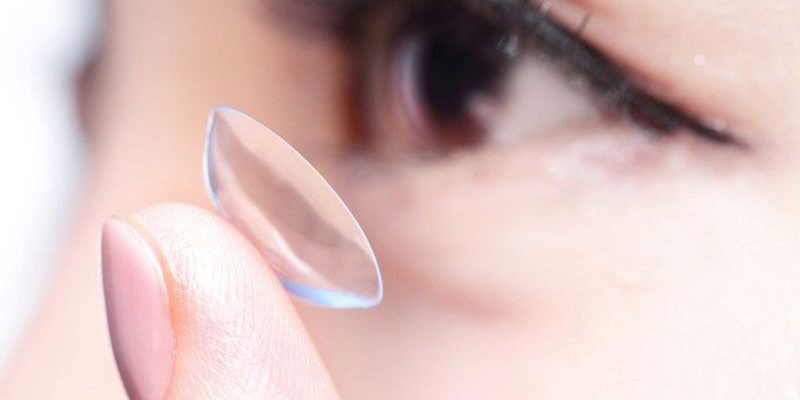 Sử dụng kính áp tròng có nguy cơ bị bệnh về mắt