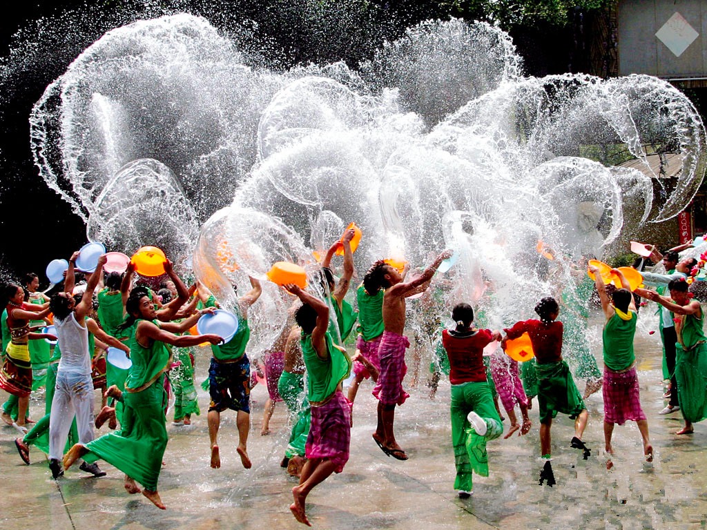 Lễ hội té nước tại Myanmar