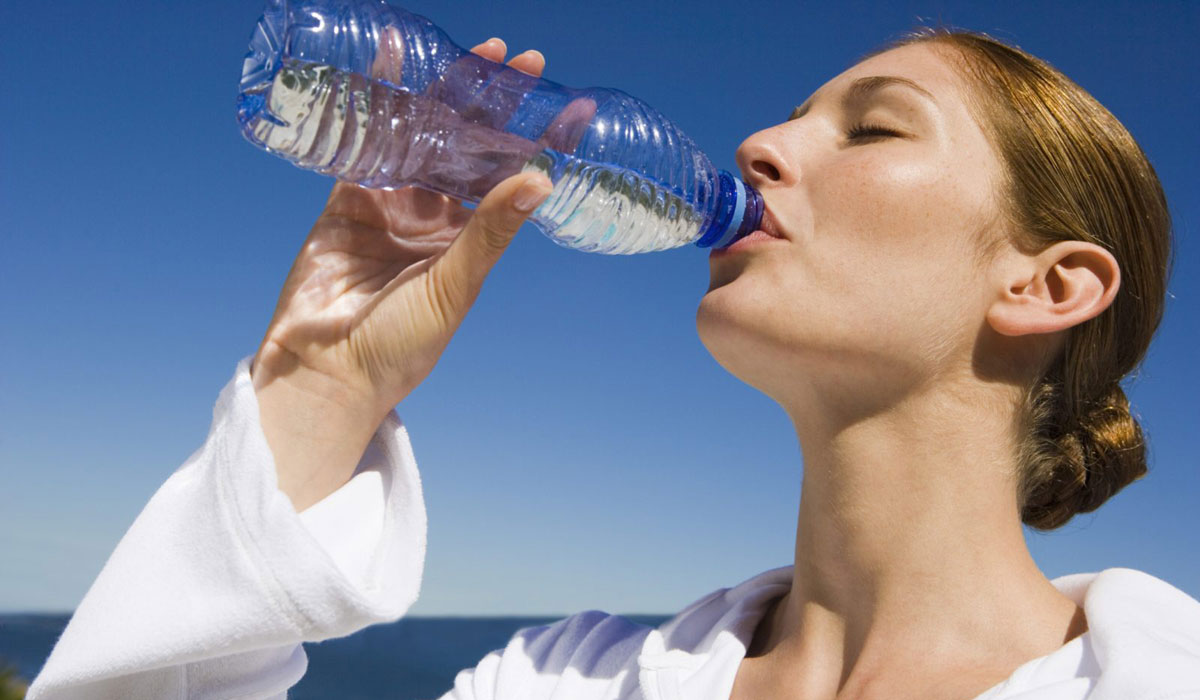 Mỗi ngày cơ thể chúng ta cần cung cấp đủ 2 lít nước để các cơ quan, nội tạng hoạt động trơn tru