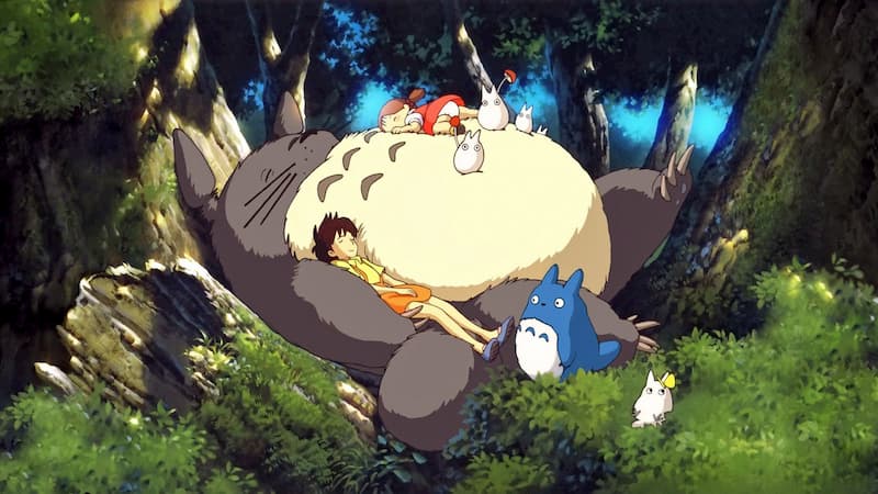 Hình ảnh 2 chị em vui đùa cùng Totoro thật giản dị và đơn thuần