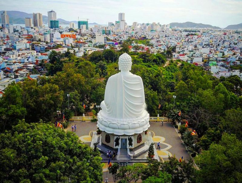 Đến Long Sơn du khách thể ngắm toàn cảnh thành phố Nha Trang từ trên cao